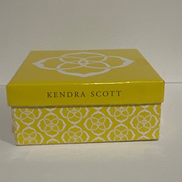 Kendra Scott Signature Gold Plated Chain Necklace - Picture 3 of 3